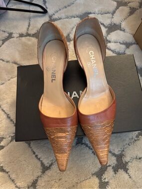 CHANEL Brown Leather and Metallic Textured Pointed-Toe Pumps